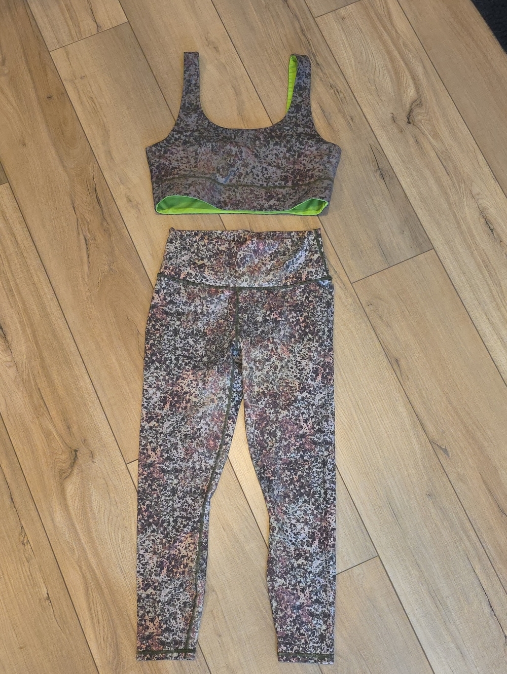 Fabletics Printed High-Waist Women's Leggings & Matching Reversible Bra S/L